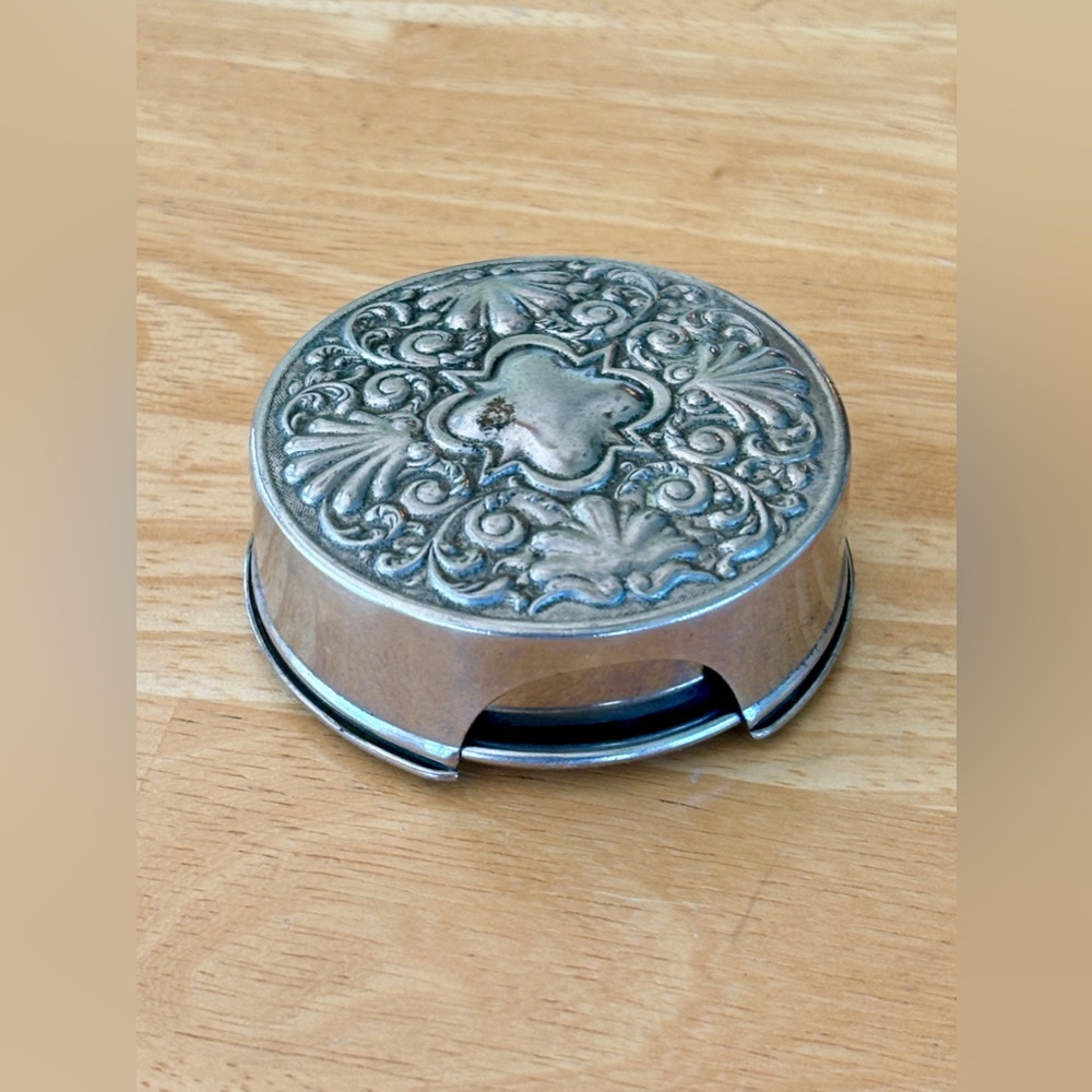Antique Victorian Collapsible Travel Cup
Late Victorian (c. 1897)